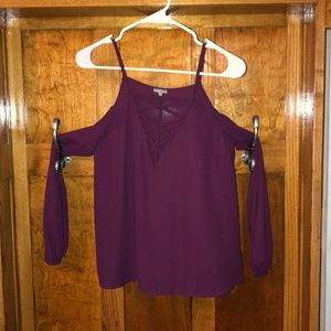 Deep V cold shoulder